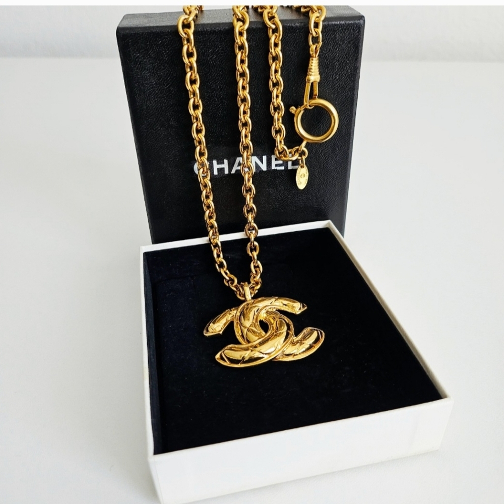 Chanel 24kt Gold-plated Quilted CC Long Necklace - Picture 8 of 8